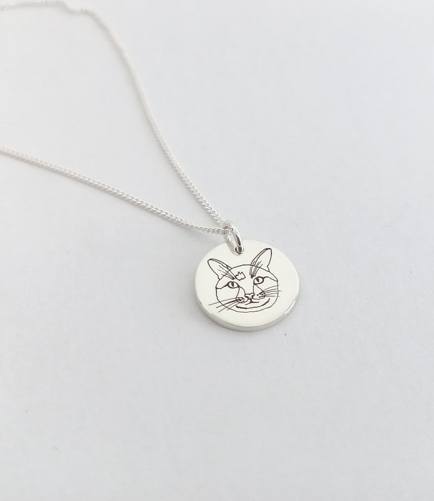 Handmade from Sterling Silver with a delicately drawn custom Pet Portrait Design. Should you want to add anything else to the disc please email us to discuss customising. Disc is about 13mm. The sterling silver curb chain is 45cm long. Slight variations in production may occur because this piece is handmade.