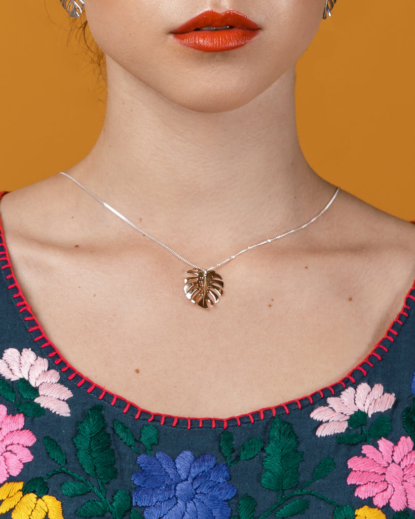 Fine Sterling Silver Curb chain with link attaching the Bronze Monstera 3 pendant 